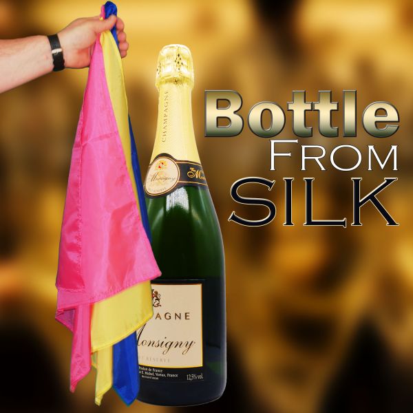 Bottle from Silk Zaubertrick bei dem eine Flasche erscheint
